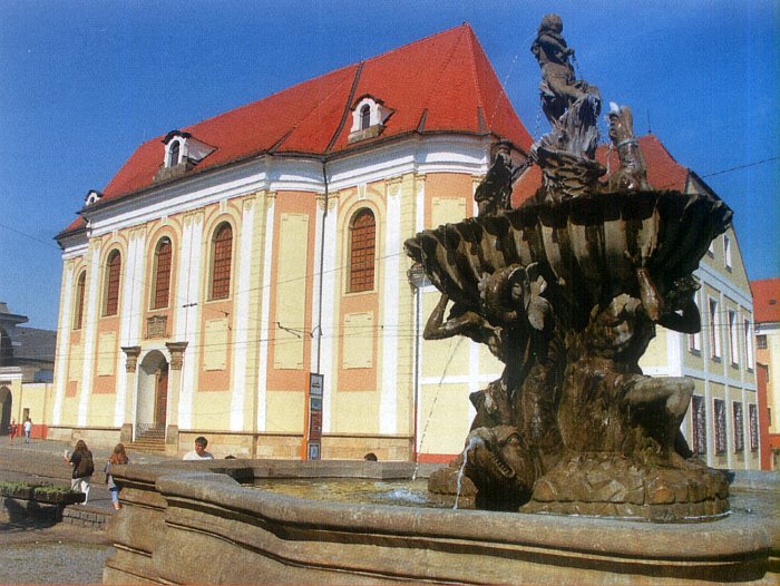 Olomouc - kašna před klášterem