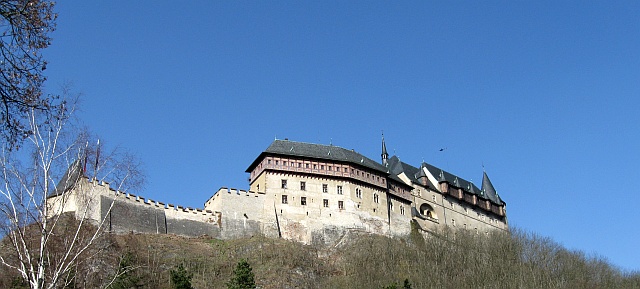 hrad Karlštejn z podhradí