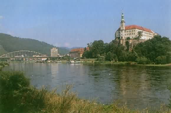 Zámek nad vodou - Děčín