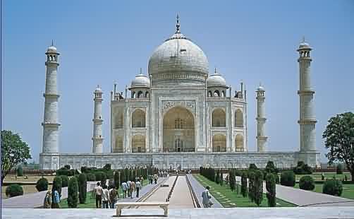 Jedno z nějznámějších mausoleí - Tádž Mahal v indické Agře